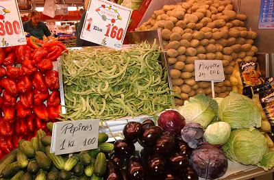 § El fruto de la  okra se consume principalmente hervido y guisado o en crudo en ensaladas